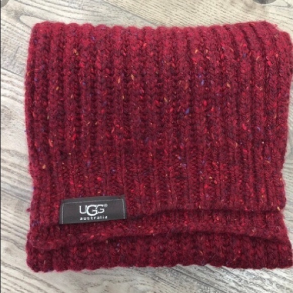 NWOT UGG Scarf .. - Picture 1 of 2